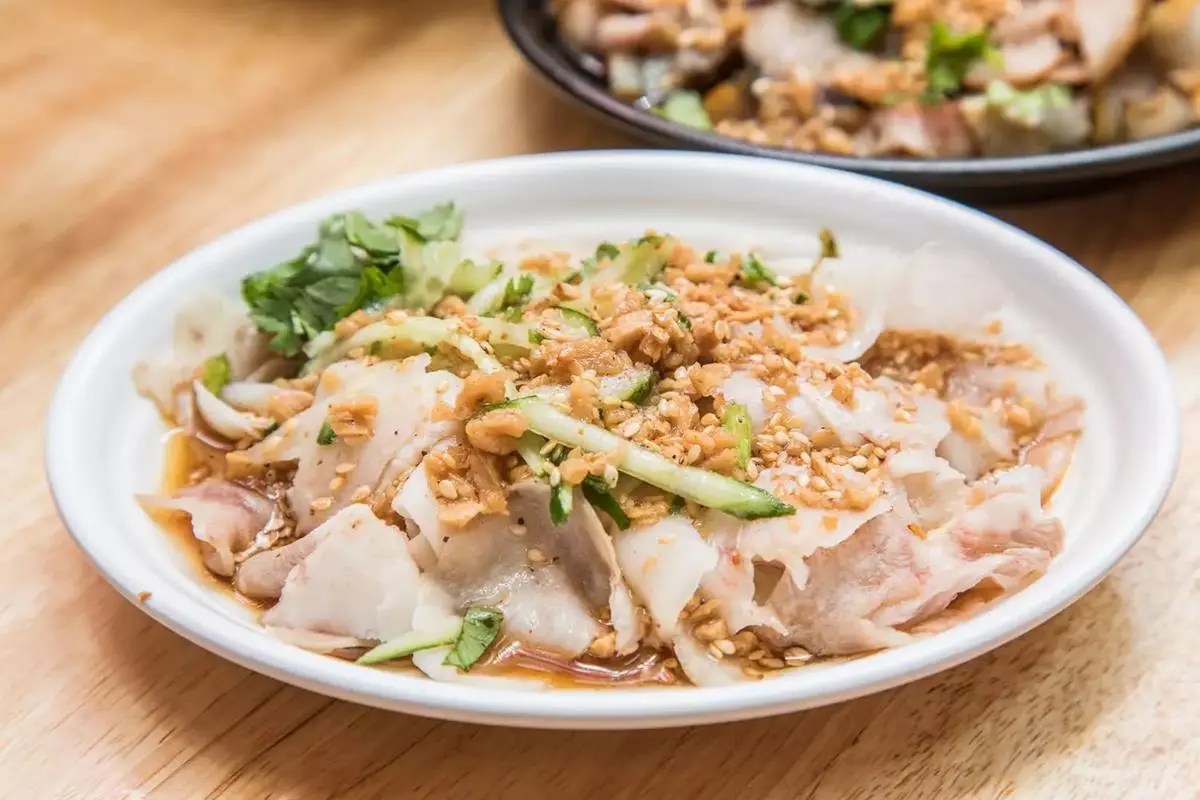 桃園最狂「國旗屋」在這!忠貞市場「大碗公米干」料多實在,道地口味人氣夯 桃園最狂「國旗屋」在這!忠貞市場「大碗公米干」料多實在,道地口味人氣夯