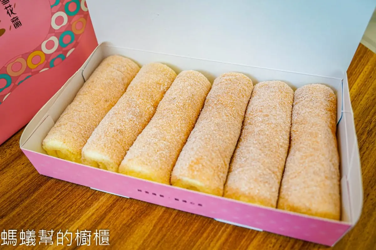 台中伴手禮「雪花齋餅行」的古早味砂糖蛋糕捲，是招牌產品。