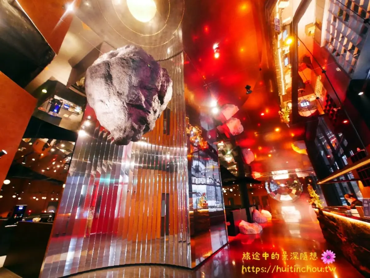 【新開店】天冷吃鍋！「新竹人氣麻辣鍋」插旗台中，先嗑浮誇「火焰炙燒豬」