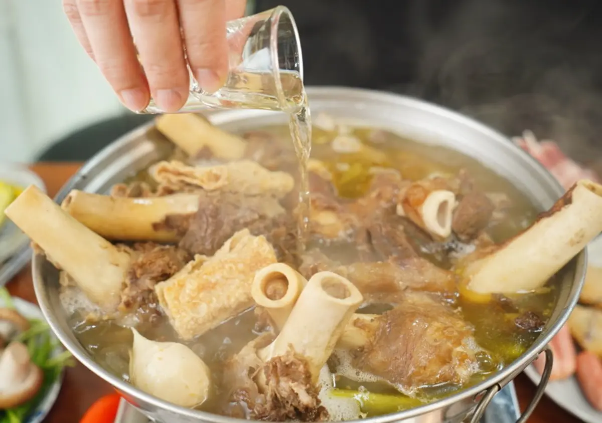 好評超過1500則!「羊肉爐吃到飽」500元有找,嗑整隻羊大骨、手撕羊太過癮 好評超過1500則!「羊肉爐吃到飽」500元有找,嗑整隻羊大骨、手撕羊太過癮
