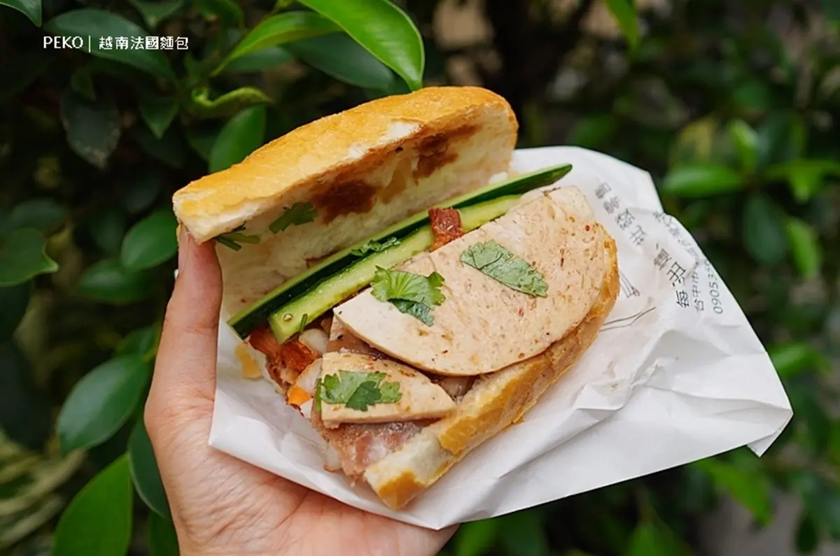 網評4.3星排隊美食!第二市場爆餡「法國麵包」市長也愛,加碼吃12元現烤可頌 網評4.3星排隊美食!第二市場爆餡「法國麵包」市長也愛,加碼吃12元現烤可頌