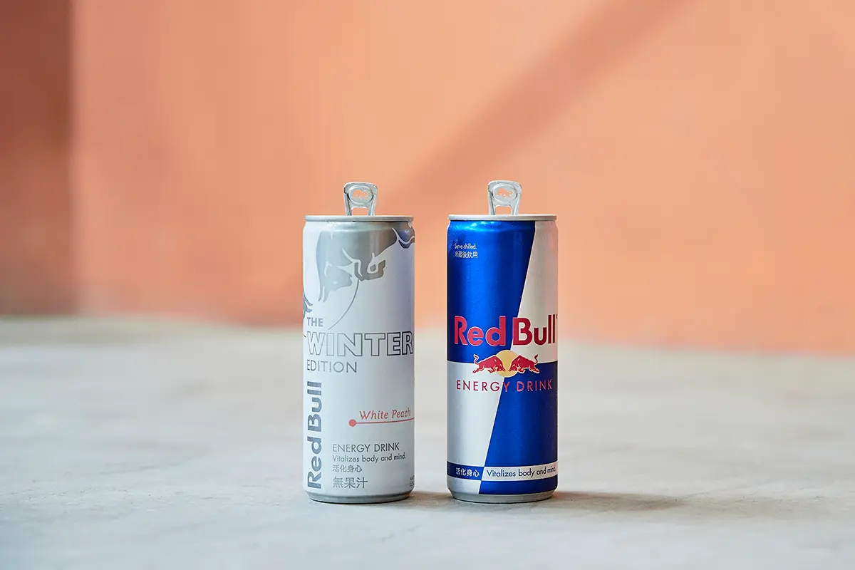日韓夯爆!Red Bull「冬季白桃風味」台灣首上市,限量白桃扭蛋機只送不賣 日韓夯爆!Red Bull「冬季白桃風味」台灣首上市,限量白桃扭蛋機只送不賣