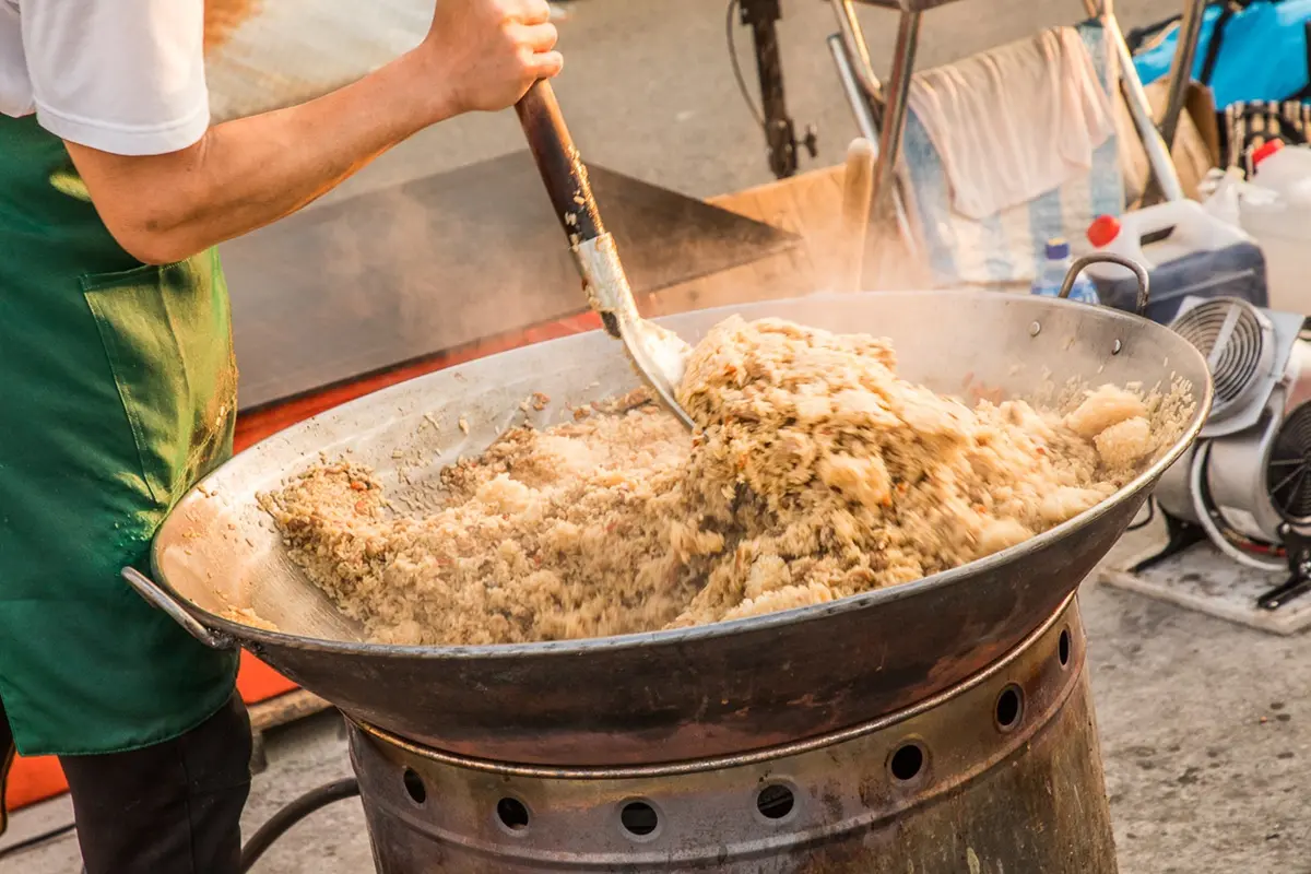 未開攤先排100公尺!龍潭夜市「麻油雞飯」2小時內賣光,內行一次買8盒 未開攤先排100公尺!龍潭夜市「麻油雞飯」2小時內賣光,內行一次買8盒