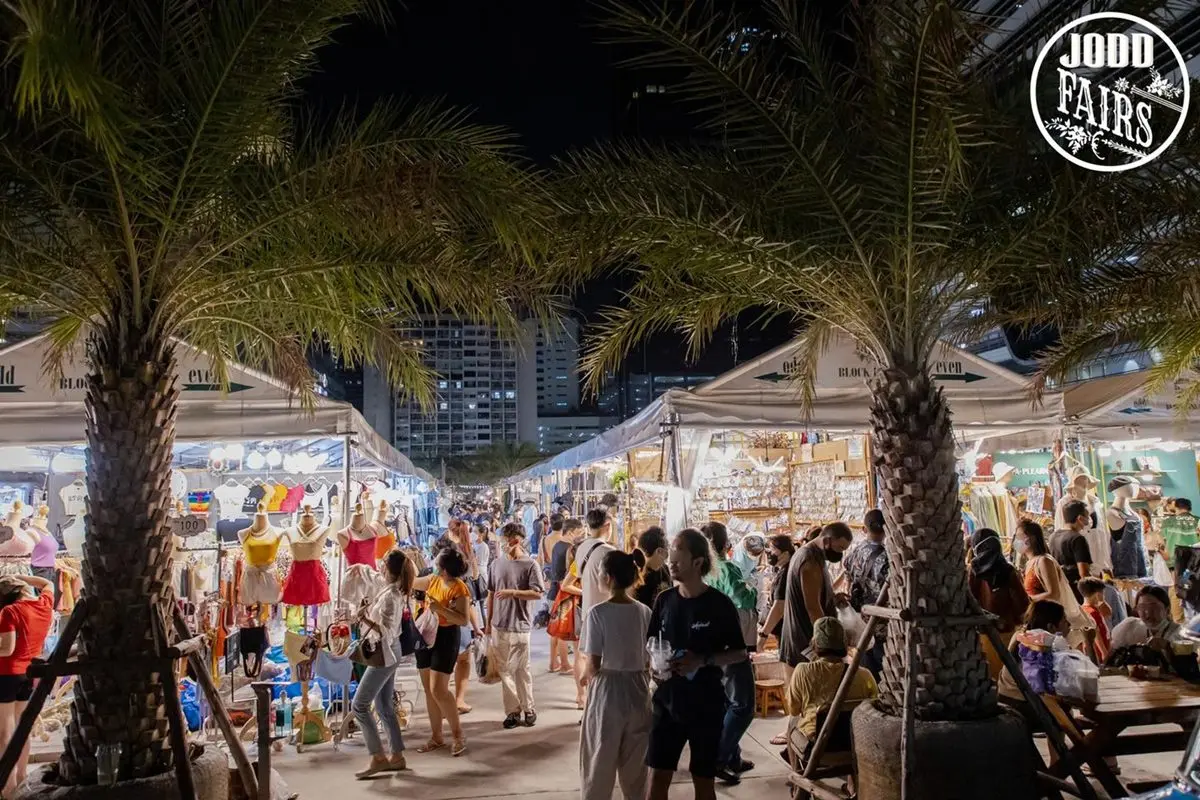 泰國「拉差達火車夜市」重新復活！白色版花園夜市超好拍，各種泰式小吃都有