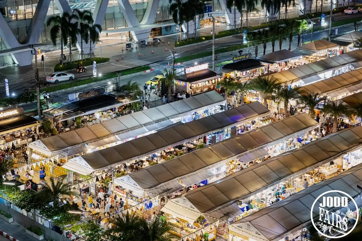泰國「拉差達火車夜市」重新復活！白色版花園夜市超好拍，各種泰式小吃都有