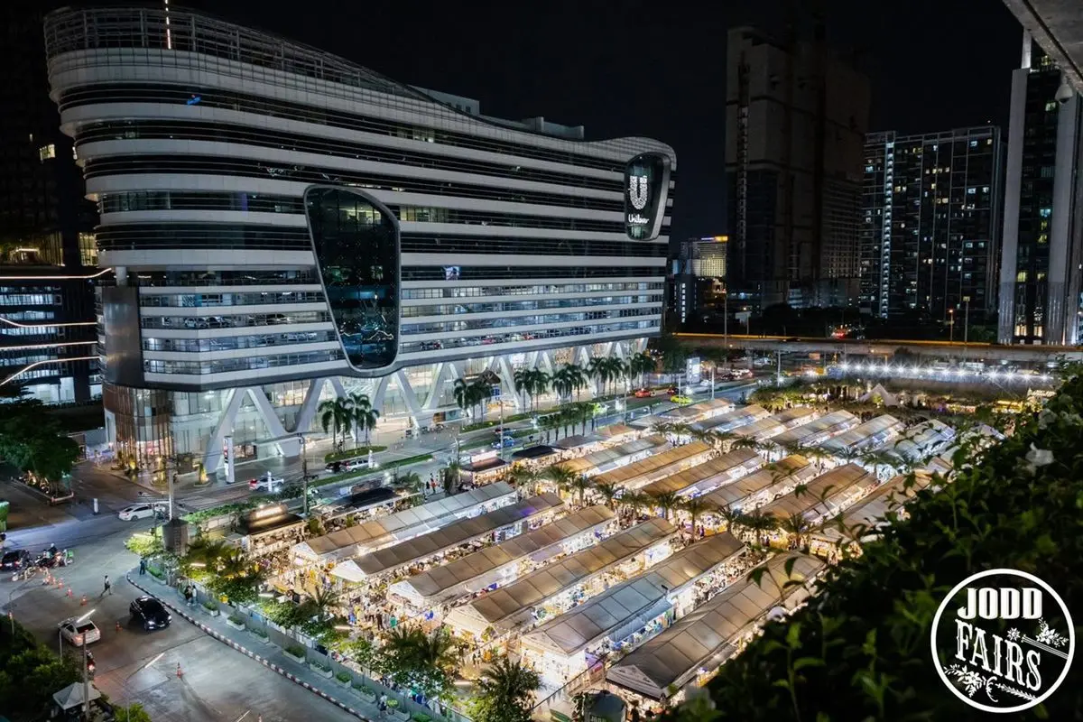 泰國「拉差達火車夜市」重新復活！白色版花園夜市超好拍，各種泰式小吃都有
