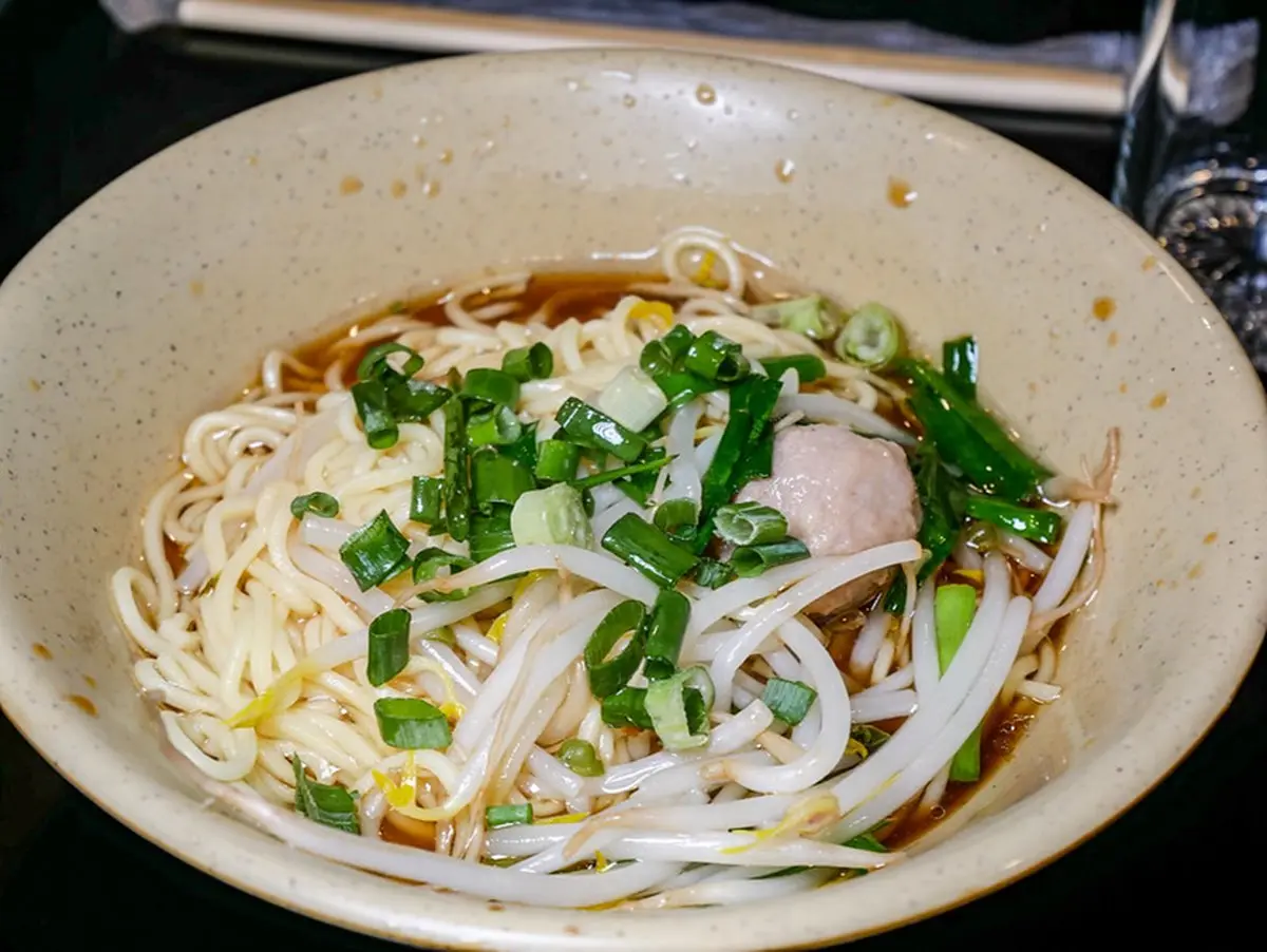 南京復興高CP值熱炒！老饕激推名店級「超強鵝肉」，加碼吃隱藏版鵝油烏醋麵