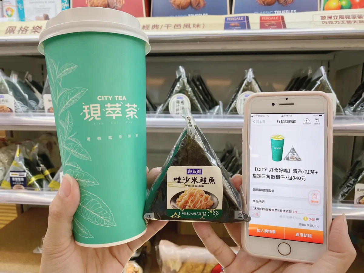 超商週末優惠包！7-11咖啡第２杯半價，全家拿鐵２杯65元、秒升級熱狗堡