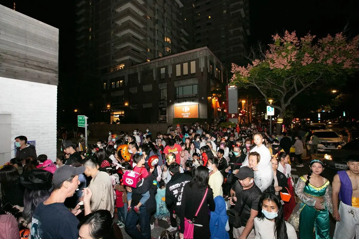 不給糖就搗蛋!全台5大萬聖節活動:扮鬼免費入園、搶拍南瓜隧道、踩街討糖 不給糖就搗蛋!全台5大萬聖節活動:扮鬼免費入園、搶拍南瓜隧道、踩街討糖