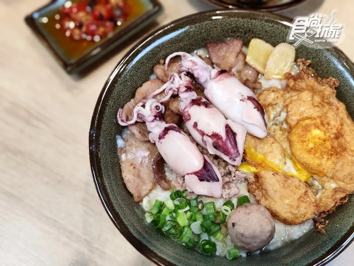 連３天買一送一！超浮誇「海鮮雞湯粥」新北首店開幕，麻油口味超補啊