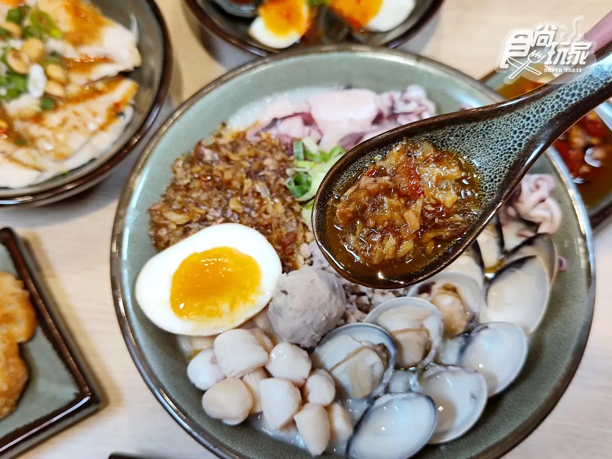 連３天買一送一！超浮誇「海鮮雞湯粥」新北首店開幕，麻油口味超補啊