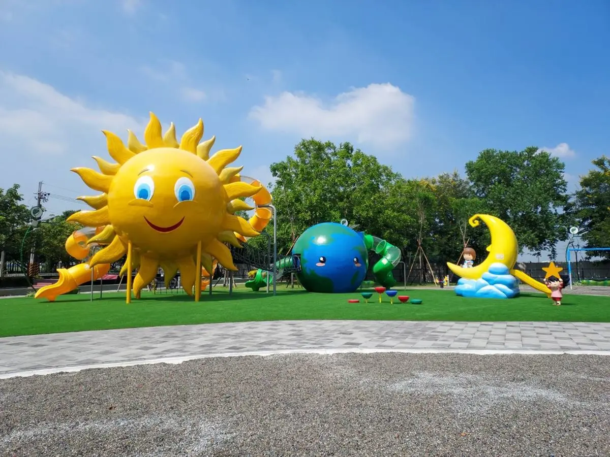 巨型太陽、地球在屏東！全新「星球公園」先衝８米高溜滑梯、獨創自行車噴泉