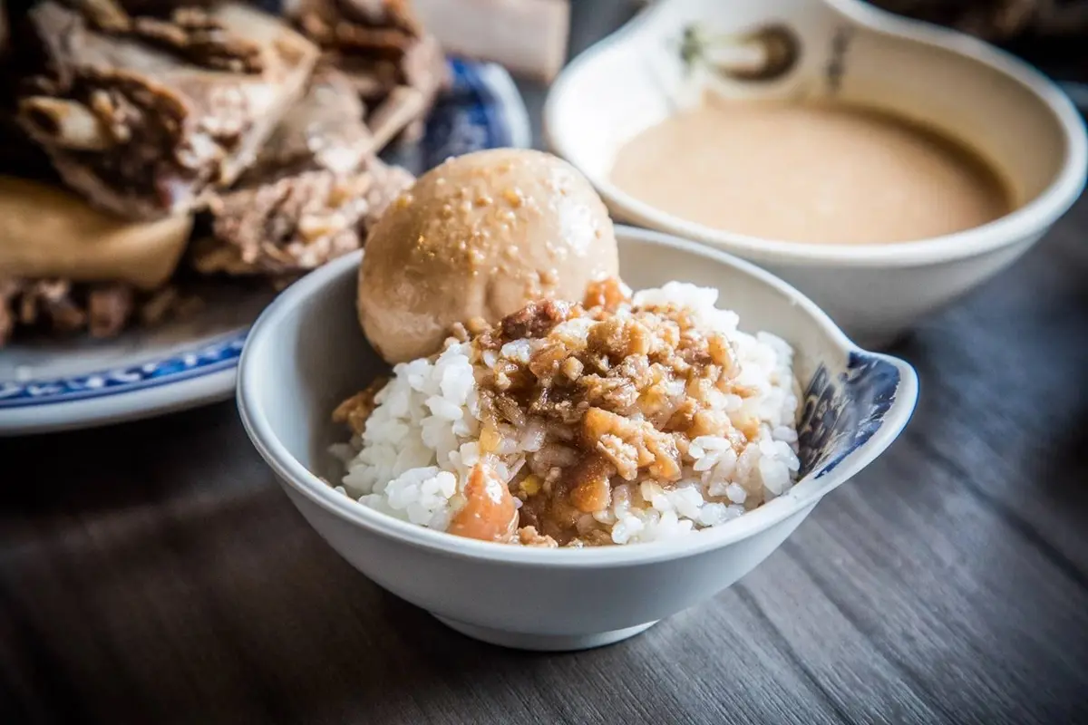 免500元羊肉爐吃到飽！近百種食材、羊大骨無限吃，加碼開吸精華滿滿羊骨髓