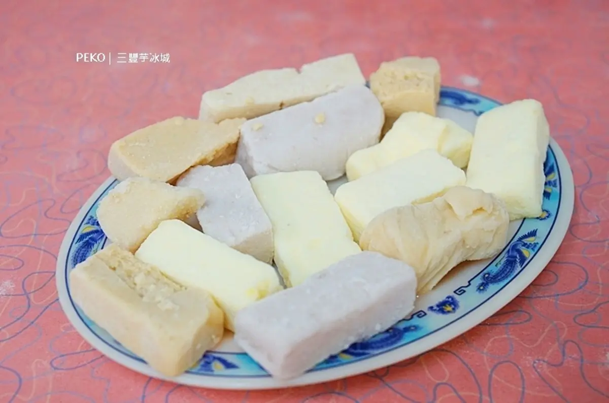 新北耶誕城順吃!府中站7美食:爆量魷魚羹、紅到韓國珍奶、整顆布丁牛奶冰 新北耶誕城順吃!府中站7美食:爆量魷魚羹、紅到韓國珍奶、整顆布丁牛奶冰