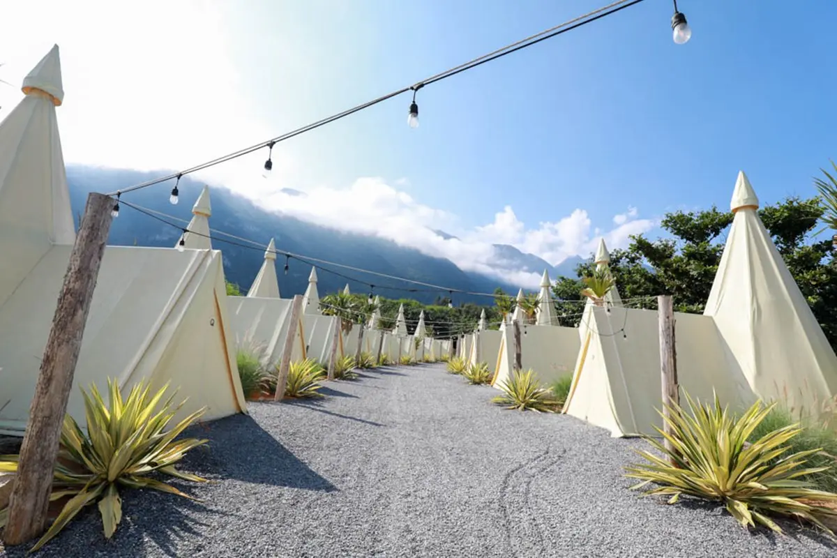 山海美景一次收！花東５大懶人露營：夢幻水上球型屋、平日入住2000元有找