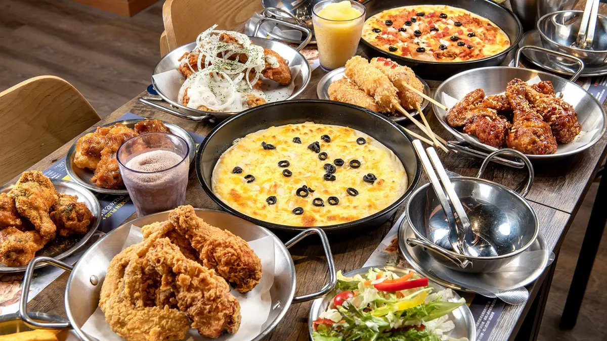 「韓式炸雞＋Pizza吃到飽」只要319元！炸雞控衝台中，再嗑年糕麵、魚板湯