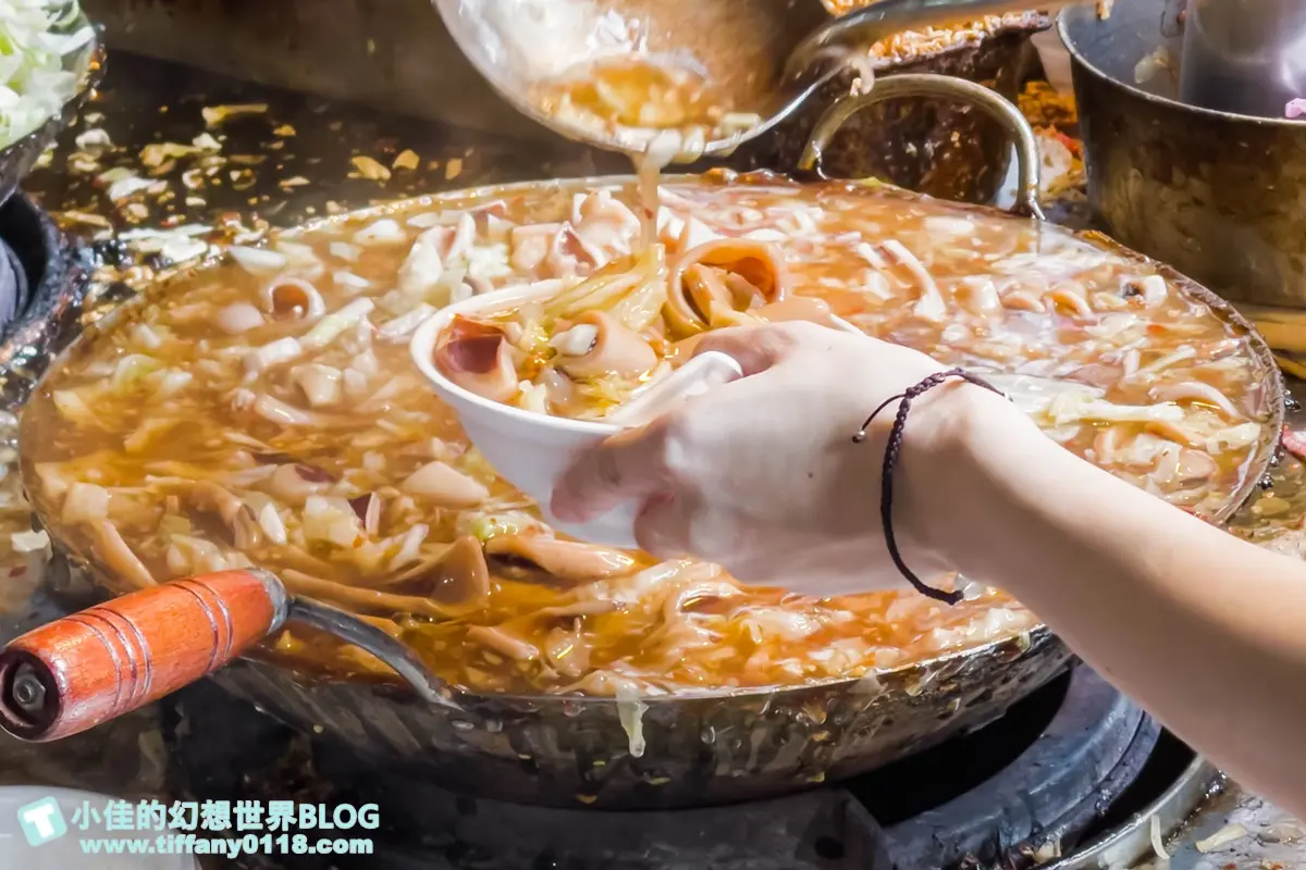 新北耶誕城開吃！板橋５家銅板小吃：滿料魷魚羹、戴帽子米糕、爆餡車輪餅