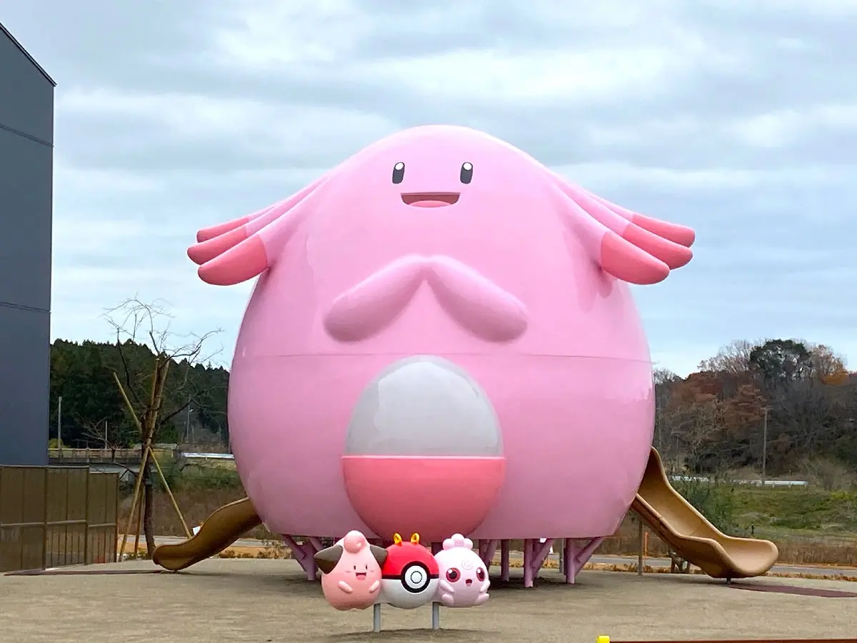寶可夢粉先衝！日本超粉嫩「吉利蛋公園」，６公尺高溜滑梯、皮卡丘長椅拍爆