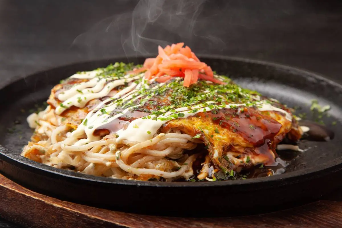 去日本別再點錯！長得很像的「大阪燒」和「廣島燒」怎麼分？靠１招秒懂