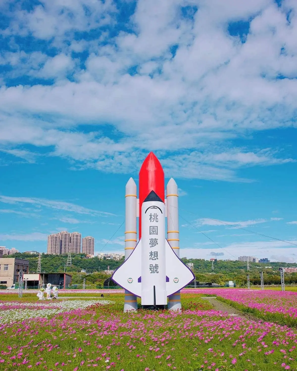神祕幽浮、外星人出沒花田!「2022桃園花彩節」11/20前快衝,搶拍7米高太空梭 神祕幽浮、外星人出沒花田!「2022桃園花彩節」11/20前快衝,搶拍7米高太空梭