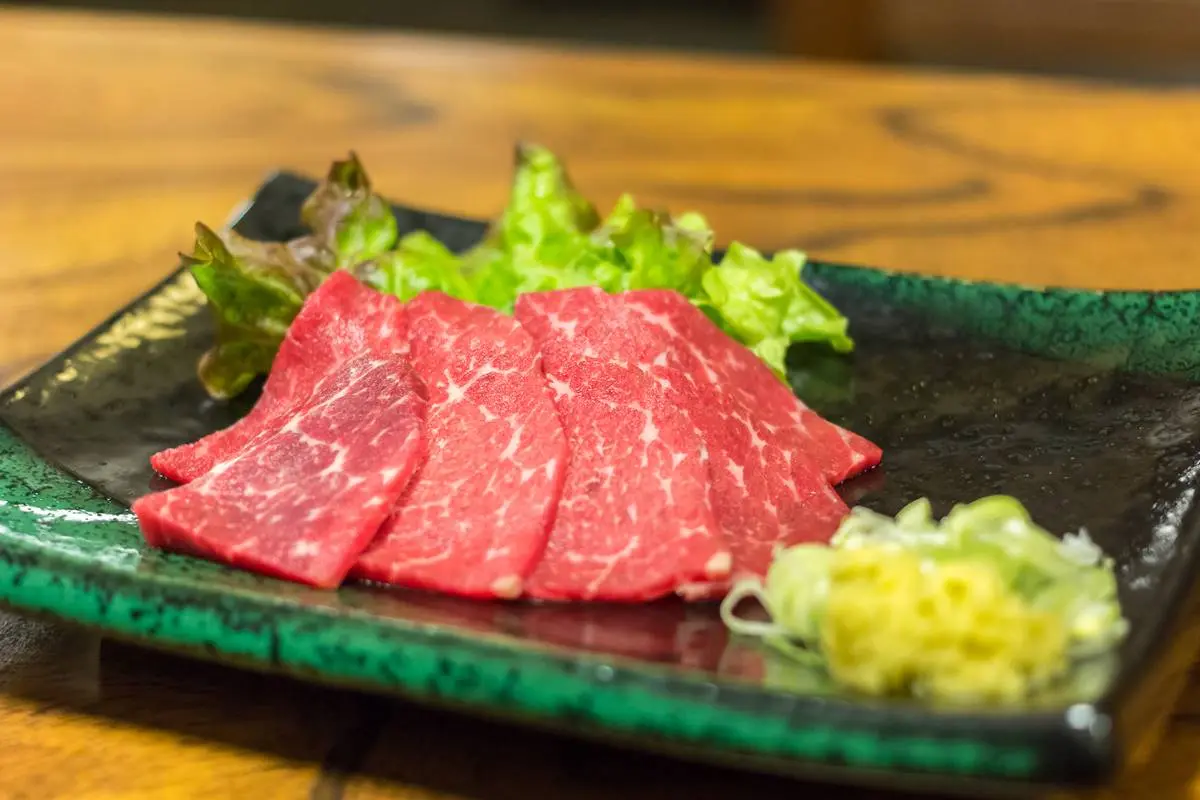 生魚片不稀奇吃過「生馬片」嗎?熊本必嗑「超狂美食」,讓外國人想吃又怕怕 生魚片不稀奇吃過「生馬片」嗎?熊本必嗑「超狂美食」,讓外國人想吃又怕怕