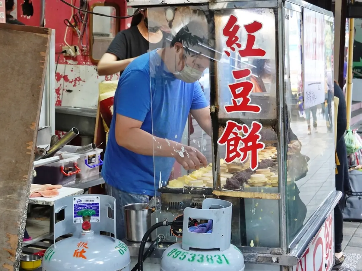 １顆只要14元！南機場「隱藏版車輪餅」一捏就爆餡，在地老饕排隊一次買10顆