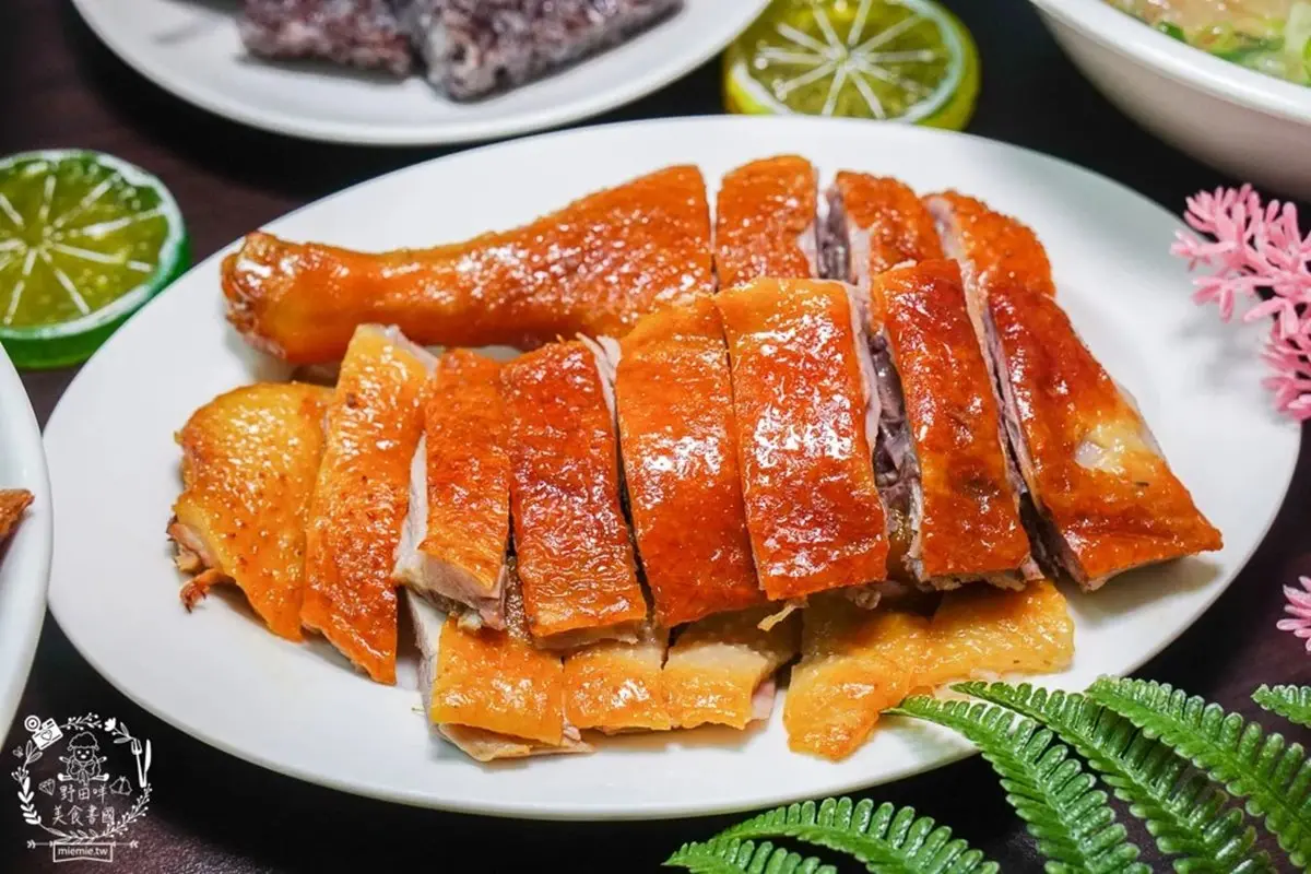 鴨豬雙拼僅60元！高雄隱藏版「焦糖燻鴨」老饕最愛，50年手藝慢燻金黃色澤