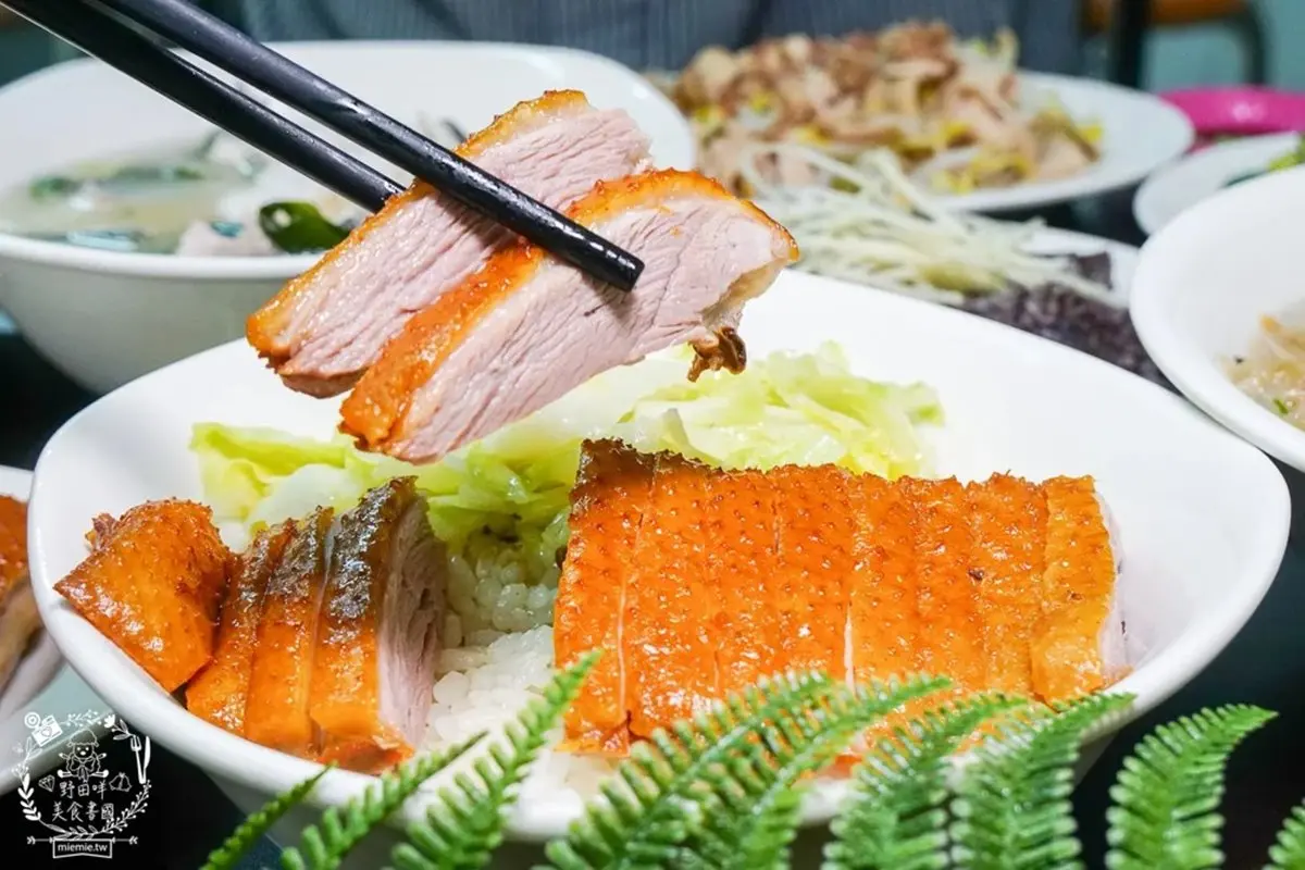 鴨豬雙拼僅60元！高雄隱藏版「焦糖燻鴨」老饕最愛，50年手藝慢燻金黃色澤