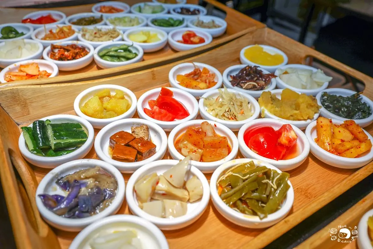 50種小菜任你吃!三重「大分量銅盤烤肉」想吃先排隊,手掌大草蝦海鮮控必嗑 50種小菜任你吃!三重「大分量銅盤烤肉」想吃先排隊,手掌大草蝦海鮮控必嗑