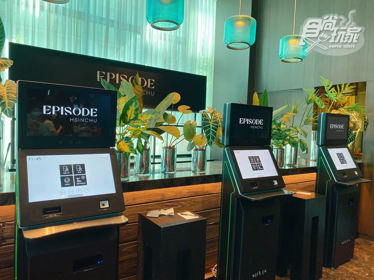 全台最多樓中樓房型飯店！必拍６公尺落地窗打卡房，全天爽拿免費點心、飲料