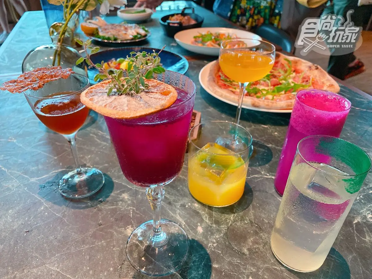 全台最多樓中樓房型飯店！必拍６公尺落地窗打卡房，全天爽拿免費點心、飲料