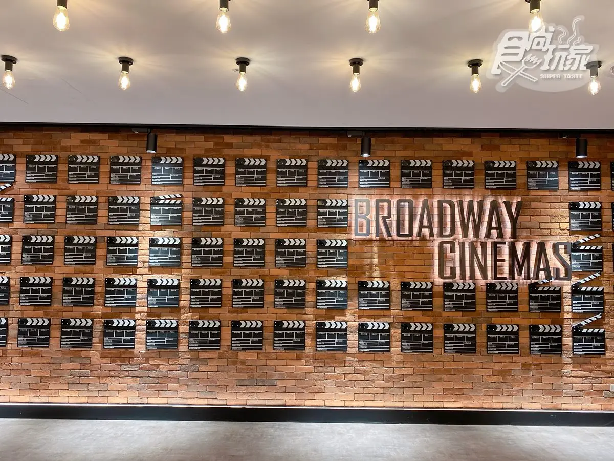 【新開店】超跑專區百貨開逛！必拍韓國街景電影院，整個月對名字免費吃螃蟹