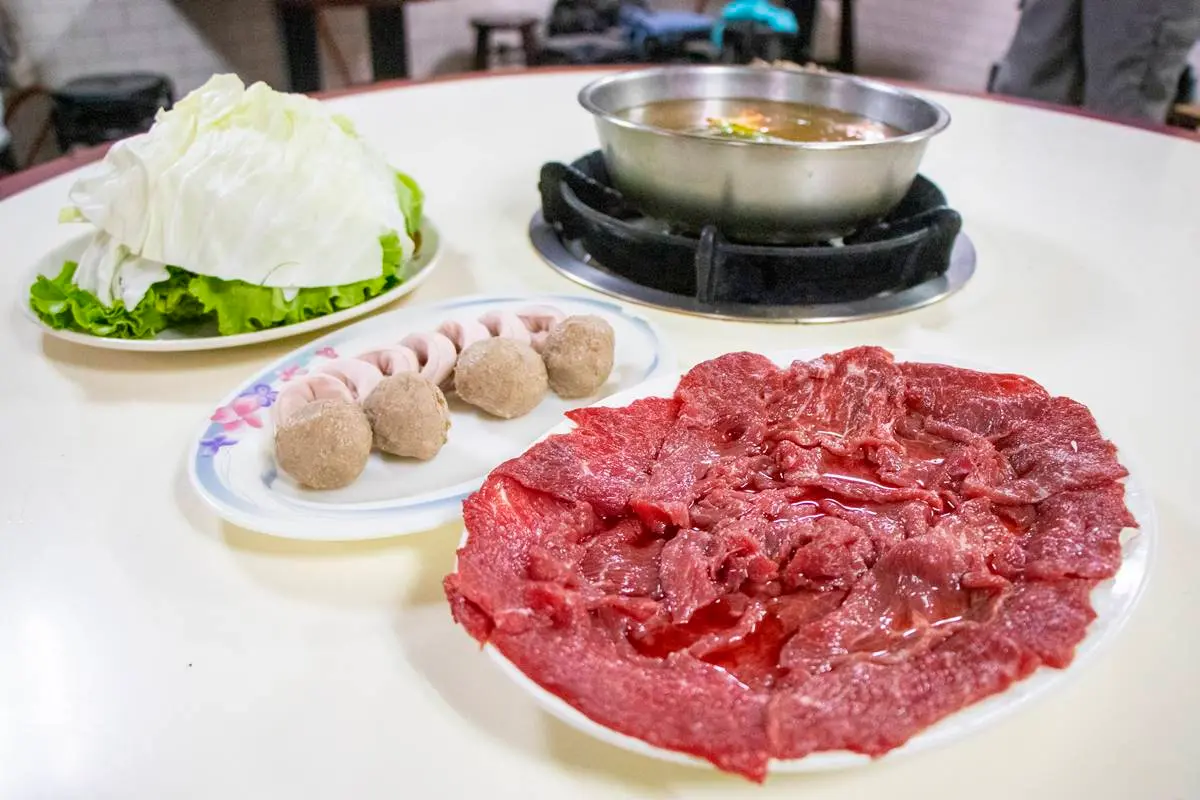 台灣沙茶醬始祖!飄香70年「溫體牛肉鍋」天天客滿,沾「祖傳沙茶醬」超夠味 台灣沙茶醬始祖!飄香70年「溫體牛肉鍋」天天客滿,沾「祖傳沙茶醬」超夠味