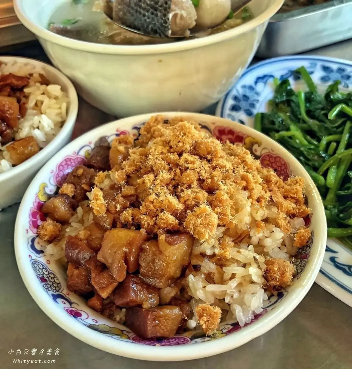 老闆根本做公益！６家正餐50元有找：45元蝦仁炒飯、15元肉燥飯、20元麵線羹