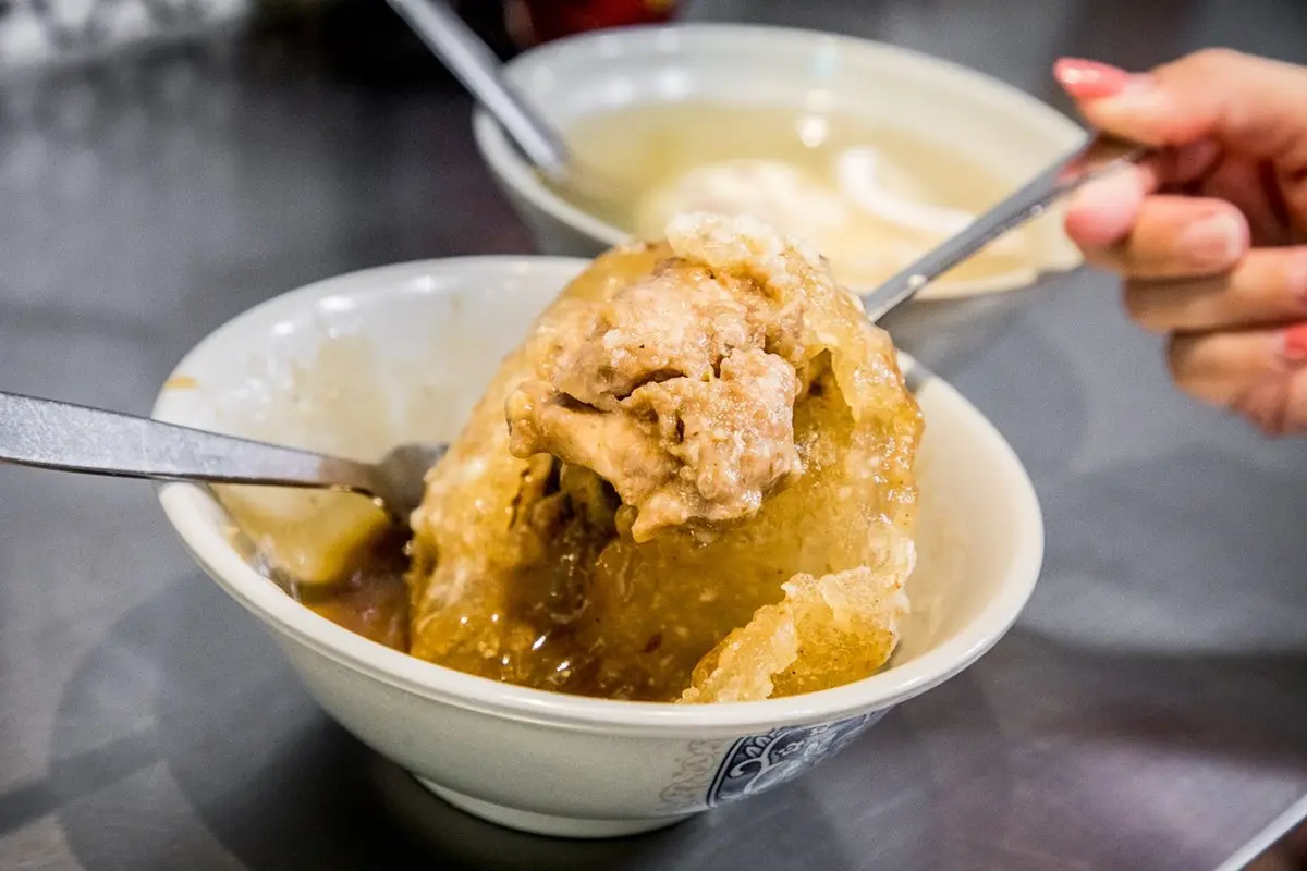 你是哪一派？６家脆皮、清蒸肉圓PK：好評破8000則、１粒12元、排隊人潮爆棚