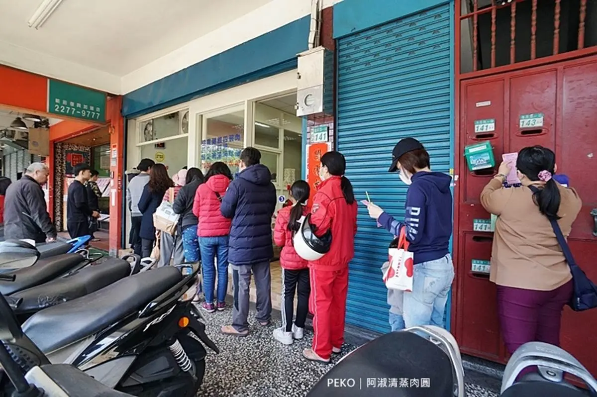 你是哪一派？６家脆皮、清蒸肉圓PK：好評破8000則、１粒12元、排隊人潮爆棚