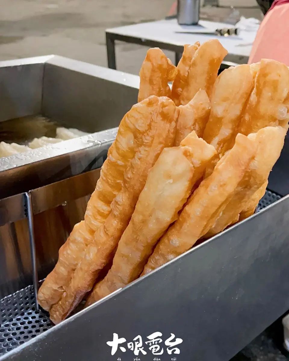 與「阜杭豆漿」齊名!高雄「眷村早餐店」凌晨就排隊,必吃超開胃酸菜蛋燒餅 與「阜杭豆漿」齊名!高雄「眷村早餐店」凌晨就排隊,必吃超開胃酸菜蛋燒餅