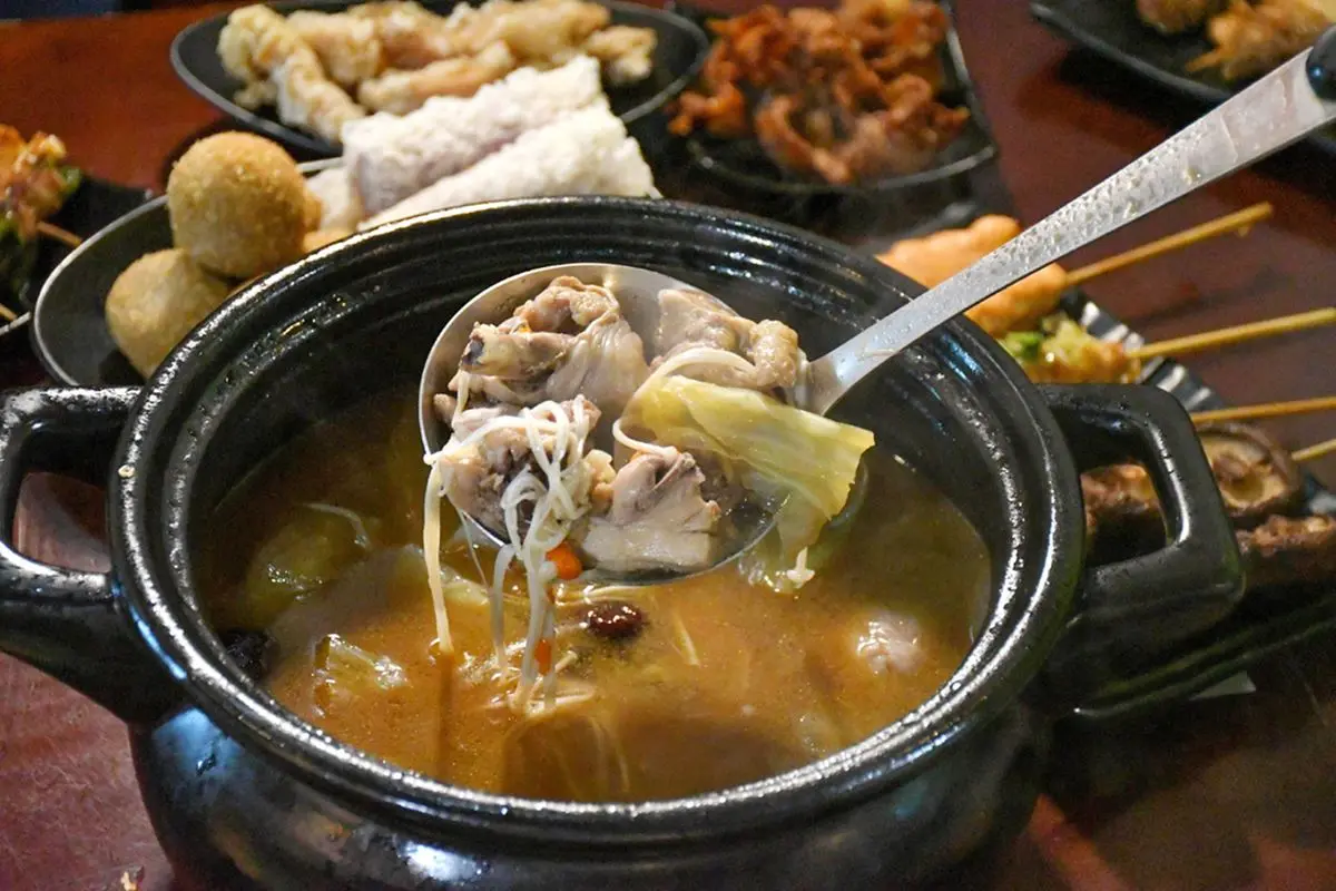 超狂「桶仔雞免費送」！台北平價熱炒好評破2000則，用餐不限時年末聚餐快衝這