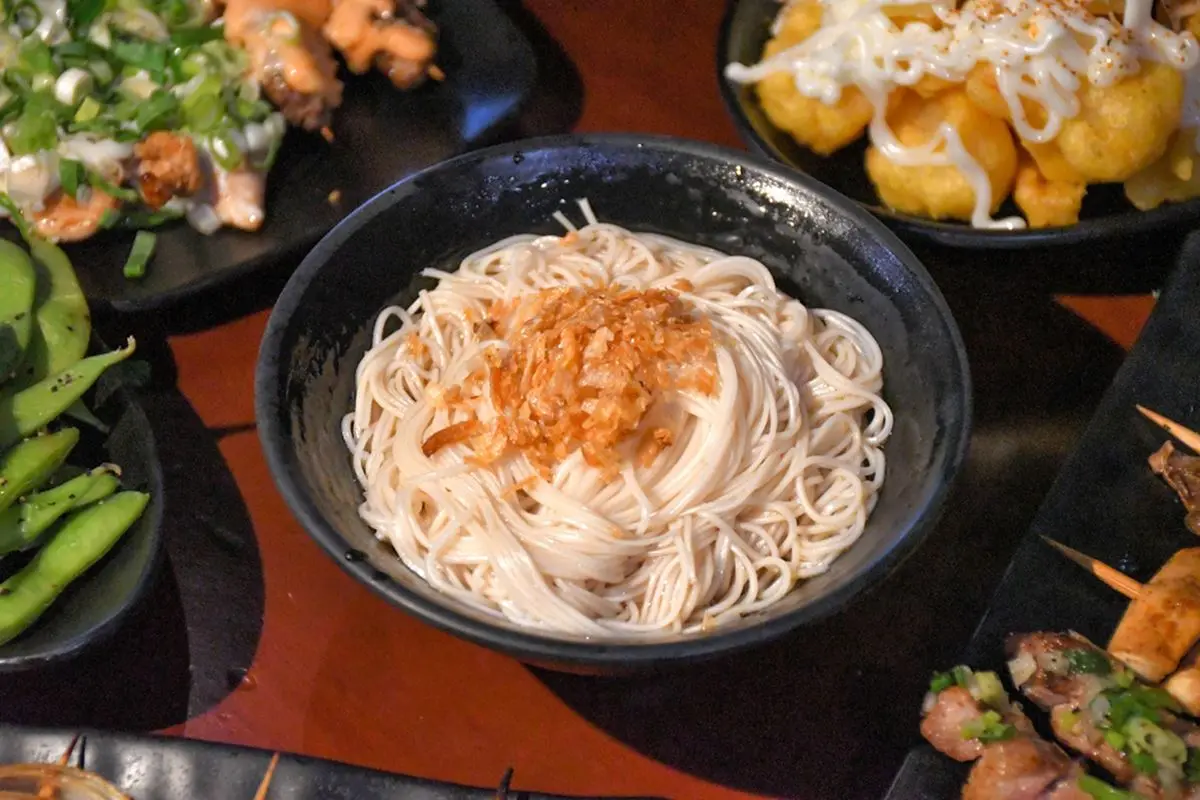 超狂「桶仔雞免費送」！台北平價熱炒好評破2000則，用餐不限時年末聚餐快衝這
