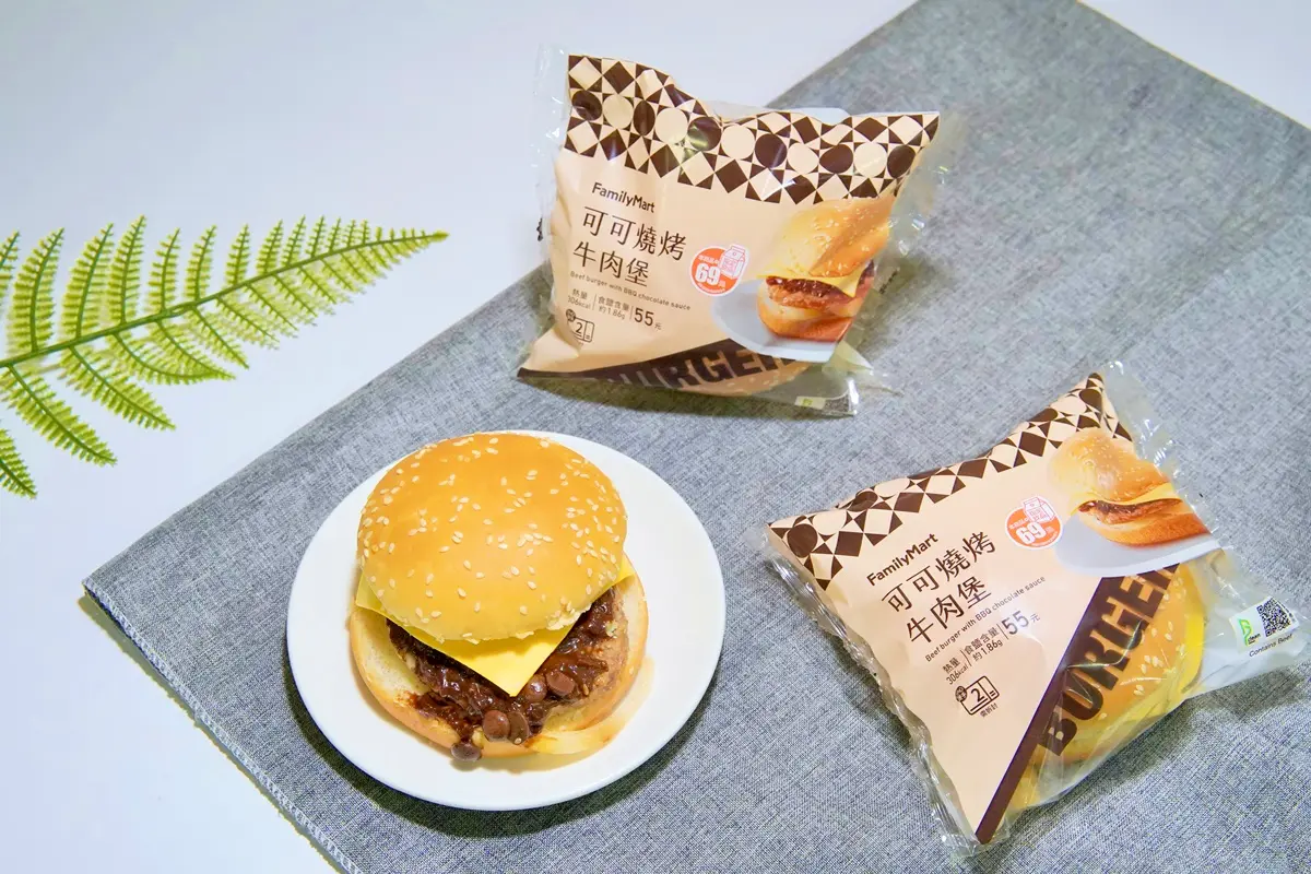「可可燒烤牛肉堡」先TRY！全家９款巧克力新品：巧克力泡芙、爆漿熔岩蛋糕