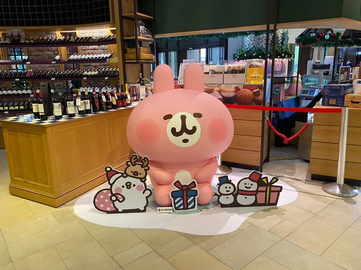 全台首家「卡娜赫拉牛排館」！粉紅兔兔、P助自助吧開吃，還有主題超市可逛