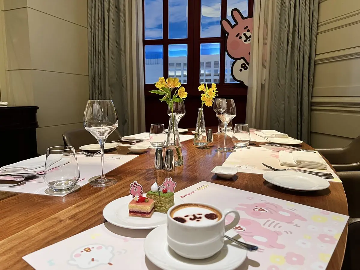 全台首家「卡娜赫拉牛排館」！粉紅兔兔、P助自助吧開吃，還有主題超市可逛