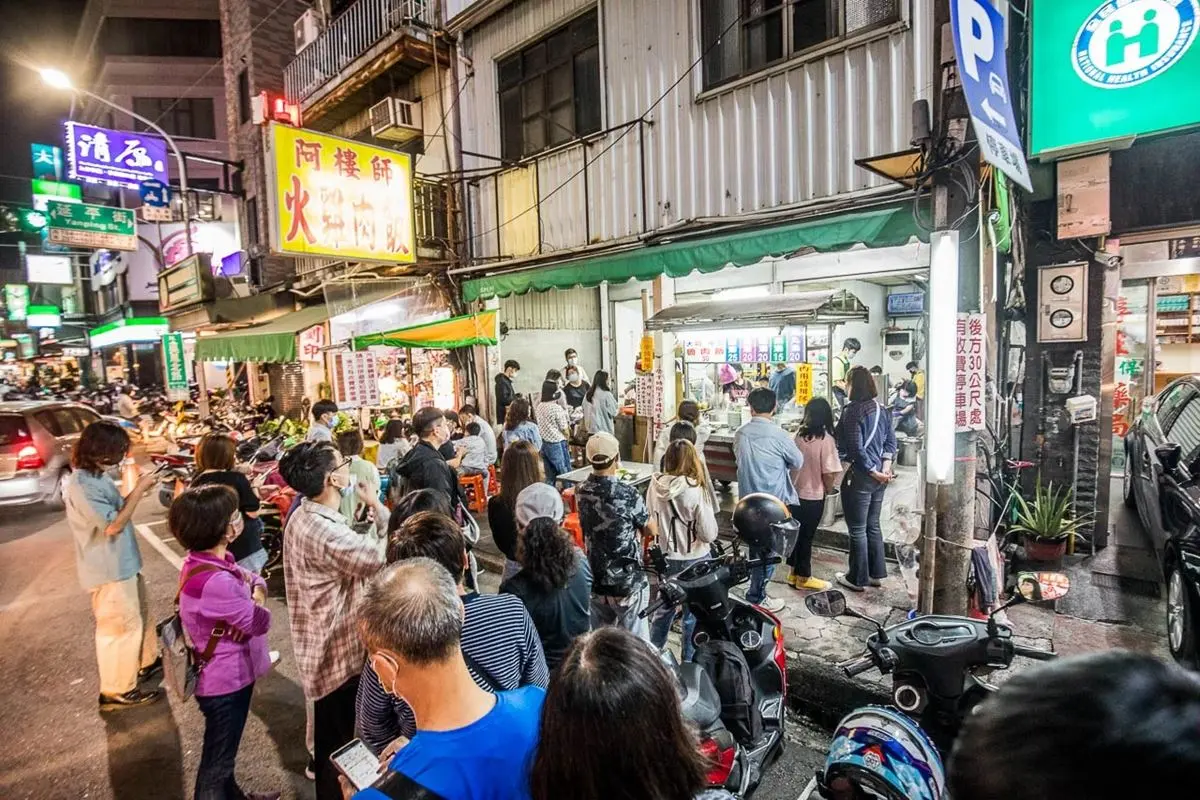 嘉義最狂排隊宵夜!「神級雞肉飯」好評飆破4000則,軟Q火雞肉片鮮嫩多汁 嘉義最狂排隊宵夜!「神級雞肉飯」好評飆破4000則,軟Q火雞肉片鮮嫩多汁