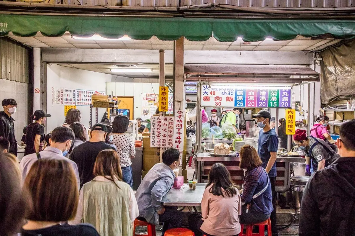 嘉義最狂排隊宵夜!「神級雞肉飯」好評飆破4000則,軟Q火雞肉片鮮嫩多汁 嘉義最狂排隊宵夜!「神級雞肉飯」好評飆破4000則,軟Q火雞肉片鮮嫩多汁