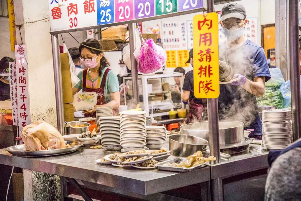嘉義最狂排隊宵夜!「神級雞肉飯」好評飆破4000則,軟Q火雞肉片鮮嫩多汁 嘉義最狂排隊宵夜!「神級雞肉飯」好評飆破4000則,軟Q火雞肉片鮮嫩多汁