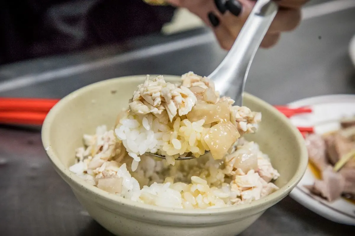 嘉義最狂排隊宵夜!「神級雞肉飯」好評飆破4000則,軟Q火雞肉片鮮嫩多汁 嘉義最狂排隊宵夜!「神級雞肉飯」好評飆破4000則,軟Q火雞肉片鮮嫩多汁