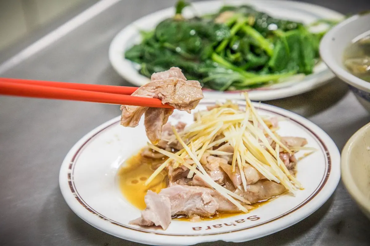 嘉義最狂排隊宵夜!「神級雞肉飯」好評飆破4000則,軟Q火雞肉片鮮嫩多汁 嘉義最狂排隊宵夜!「神級雞肉飯」好評飆破4000則,軟Q火雞肉片鮮嫩多汁