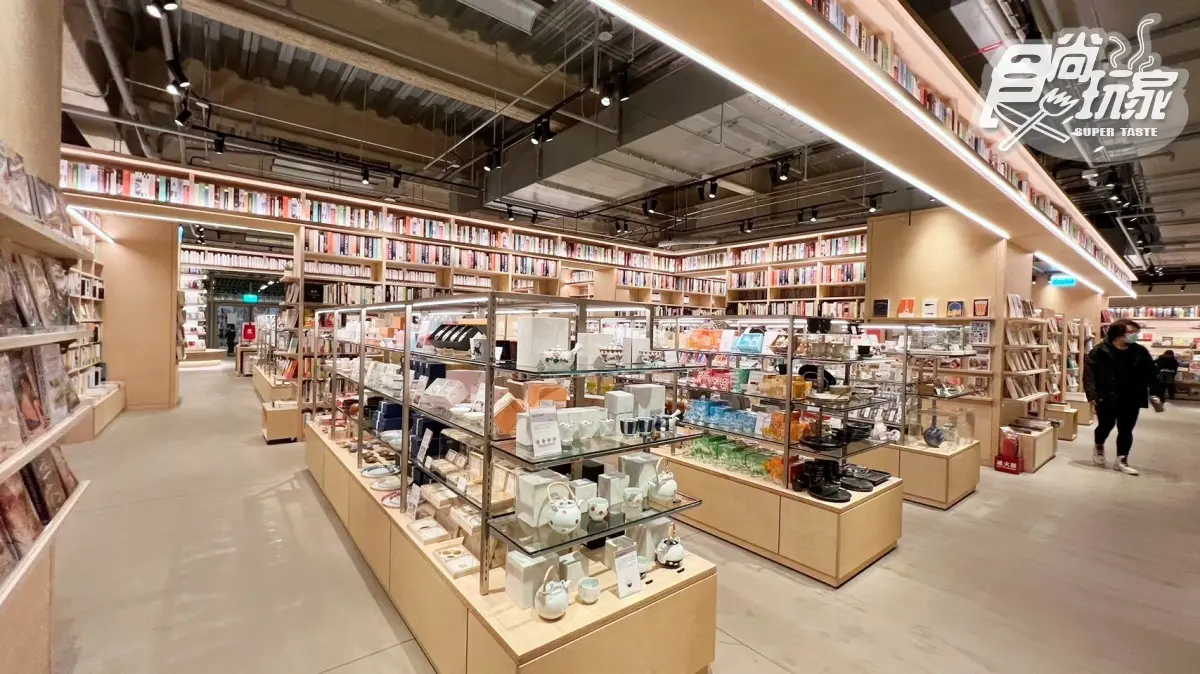 開幕了！開箱全台最潮「綠建築圖書館」，先打卡蔦屋書店、超萌寶可夢區