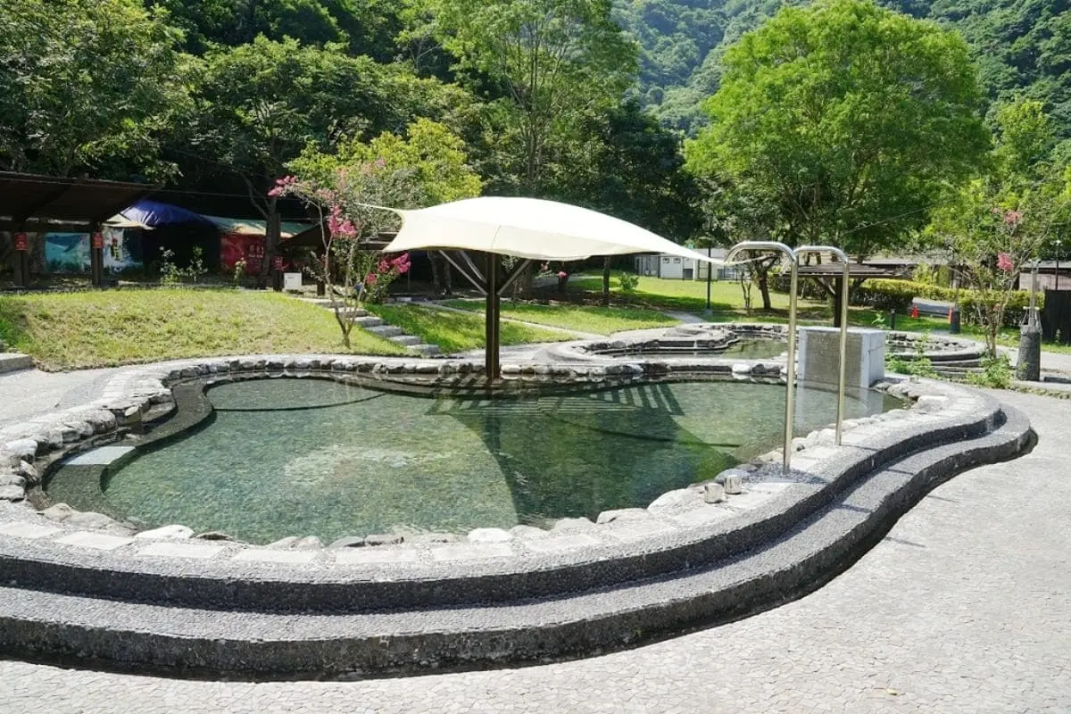 最低80元就能泡!北部6大高CP值溫泉祕境:200元雙人湯屋、台版冰島藍湖 最低80元就能泡!北部6大高CP值溫泉祕境:200元雙人湯屋、台版冰島藍湖