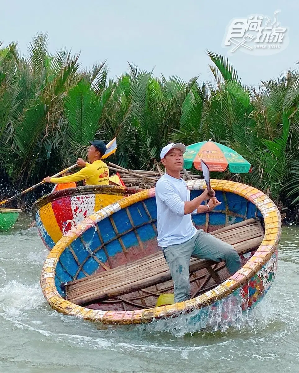 嗨咖必玩！越南超狂椰子船體驗「水上電子花車」，還能動手做春捲、芒果沙拉